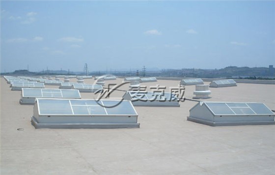 下開式三角形電動采光排煙天窗產品圖