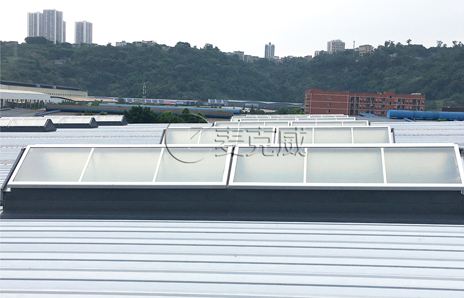 下開式三角型電動采光排煙天窗產品圖